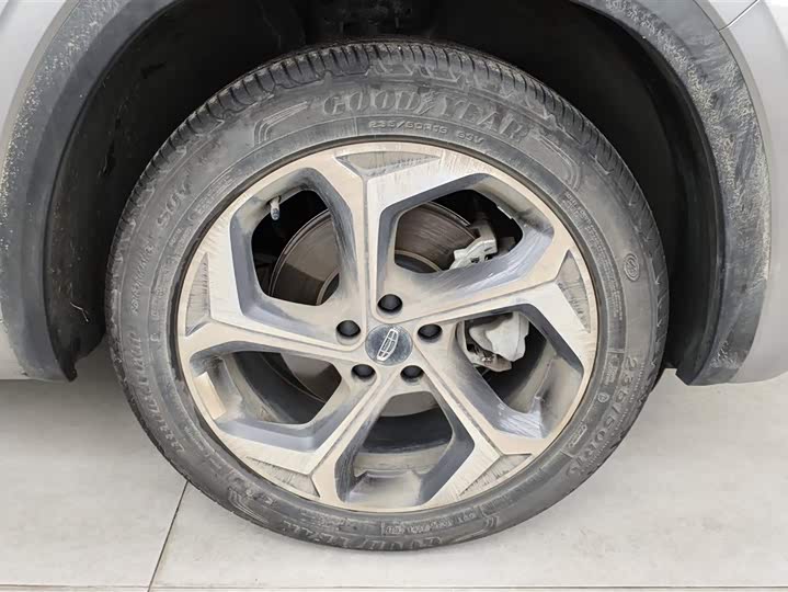 Фото 6 - Geely Monjaro