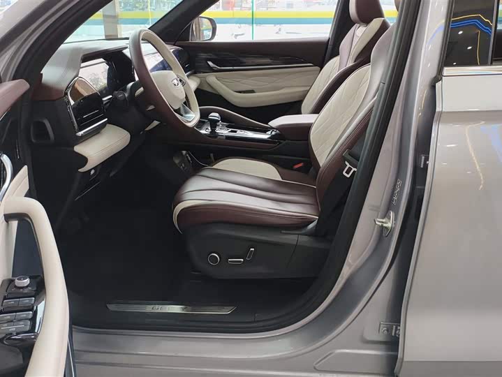 Фото 9 - Geely Monjaro