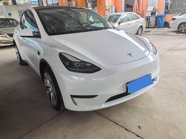 Фото 3 - Tesla Model Y