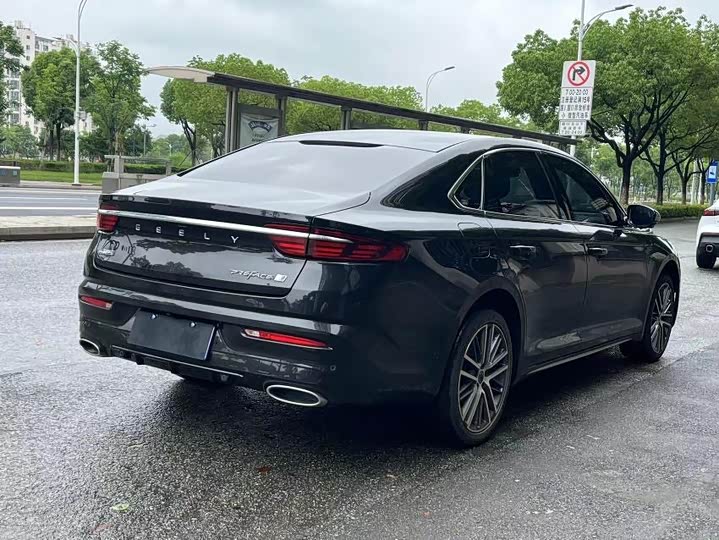 Фото 6 - Geely Preface