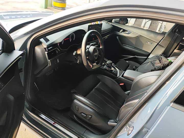 Фото 5 - Audi A4L