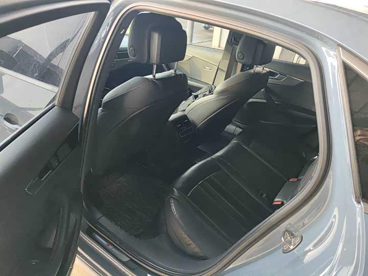 Фото 6 - Audi A4L