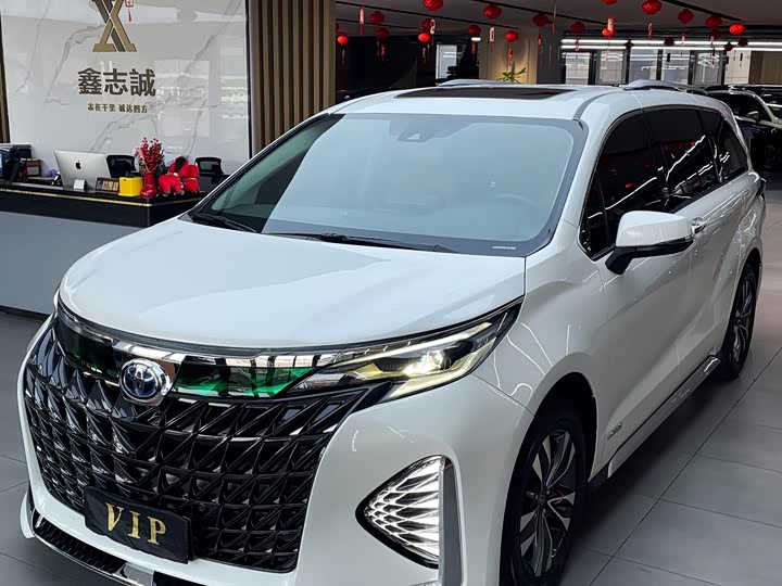 Фото 1 - Toyota Granvia