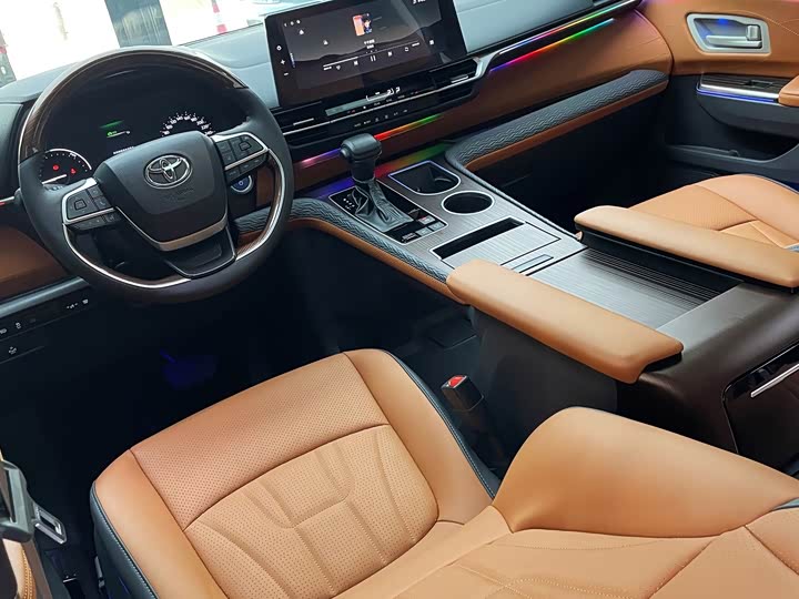 Фото 9 - Toyota Granvia