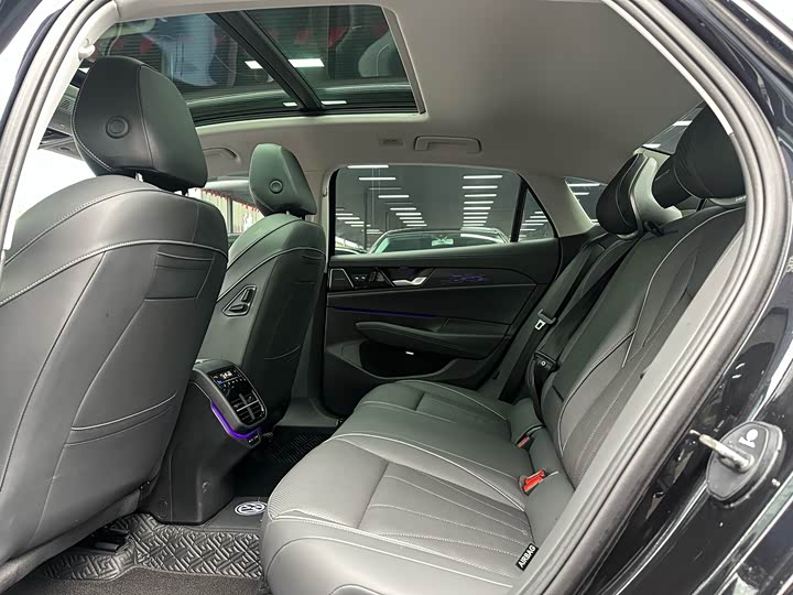 Фото 8 - Volkswagen Passat