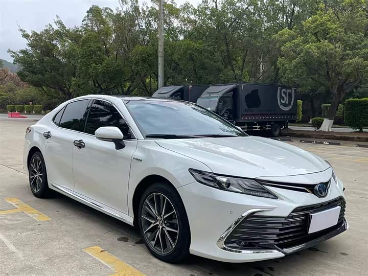 Фото 3 - Toyota Camry