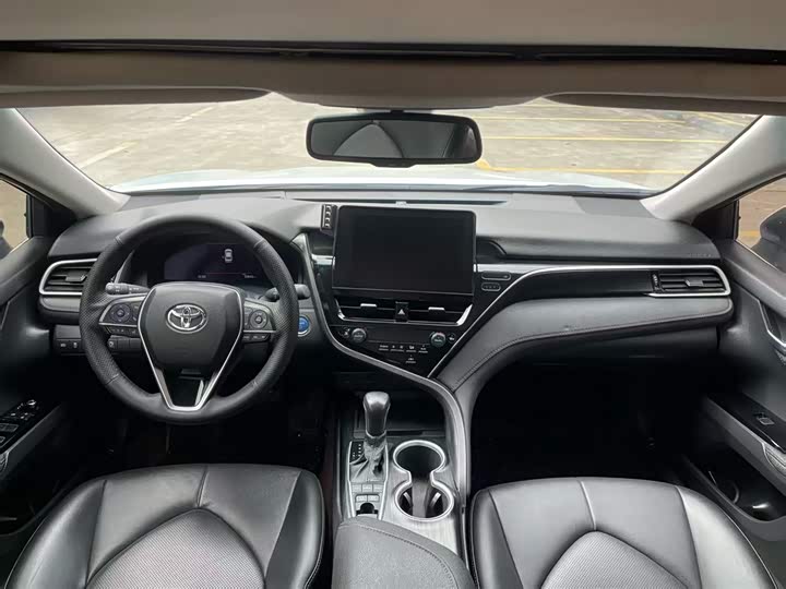 Фото 5 - Toyota Camry