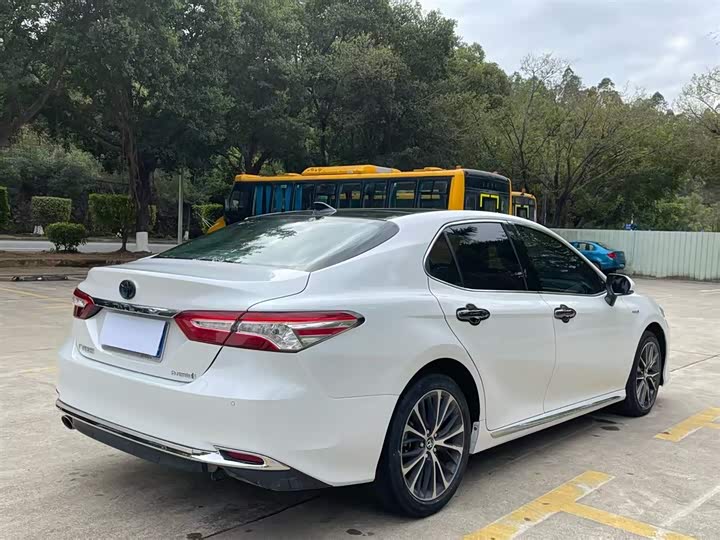 Фото 7 - Toyota Camry