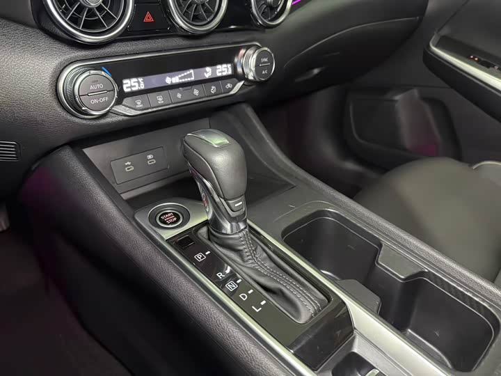 Фото 9 - Nissan Sylphy