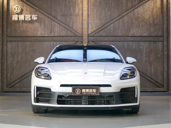 Фото 2 - Porsche Panamera