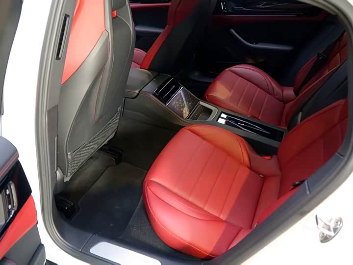 Фото 7 - Porsche Panamera