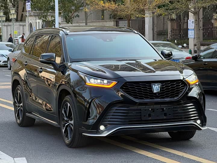 Фото 1 - Toyota Crown Kluger