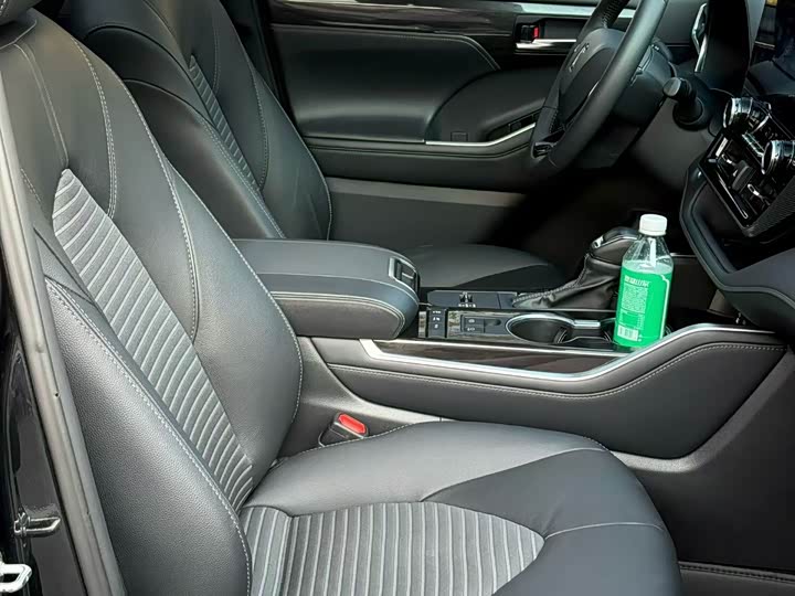 Фото 4 - Toyota Crown Kluger