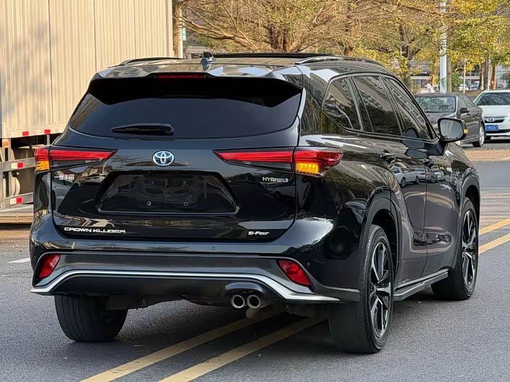 Фото 9 - Toyota Crown Kluger