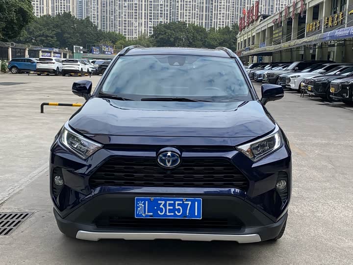 Фото 2 - Toyota RAV4