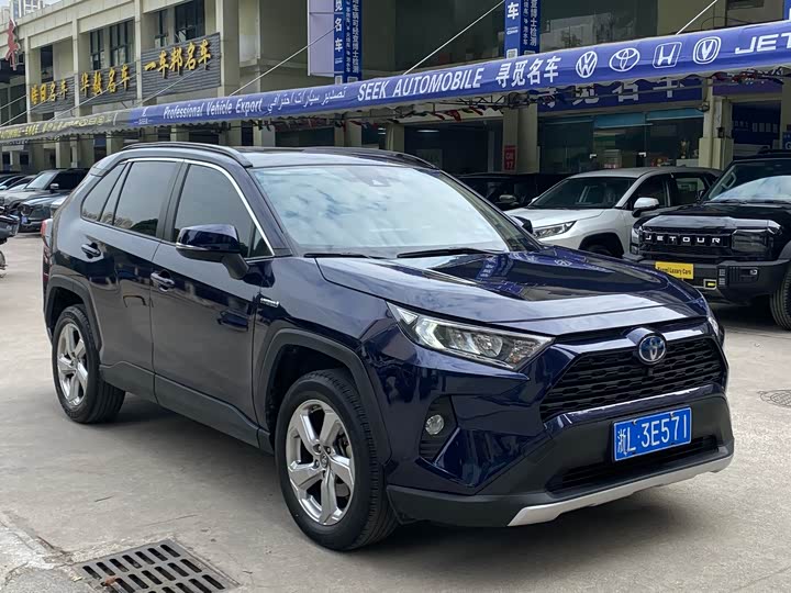 Фото 3 - Toyota RAV4