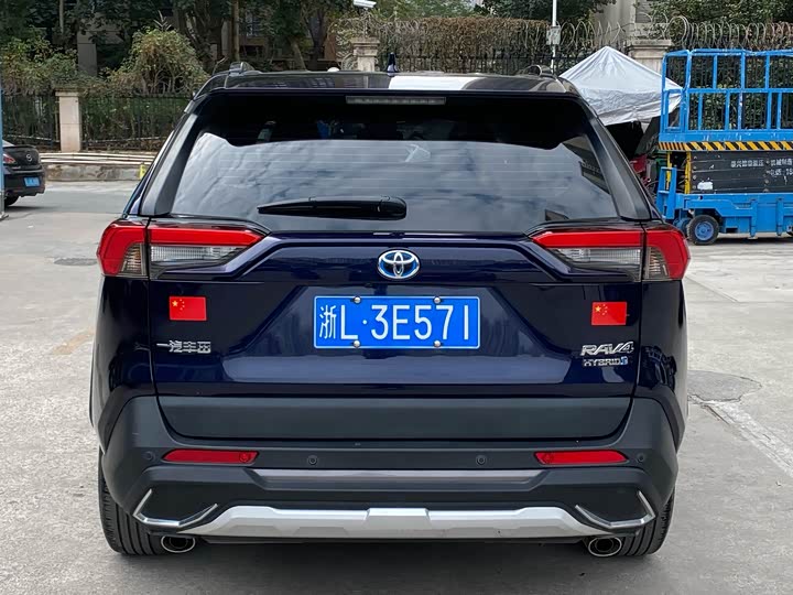 Фото 6 - Toyota RAV4