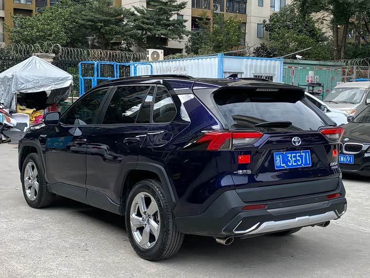 Фото 7 - Toyota RAV4