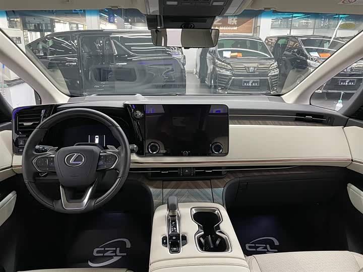 Фото 7 - Lexus LM