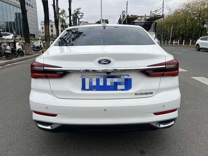 Фото 5 - Ford Escort