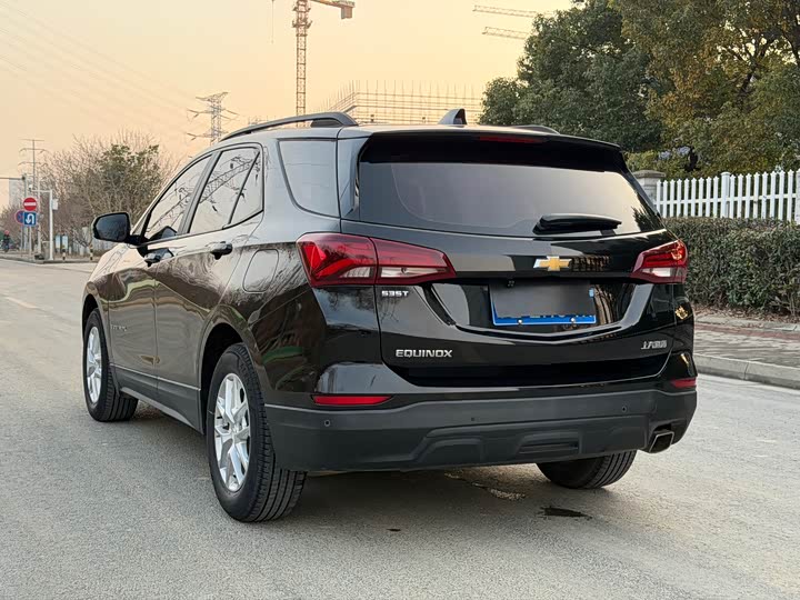 Фото 4 - Chevrolet Equinox