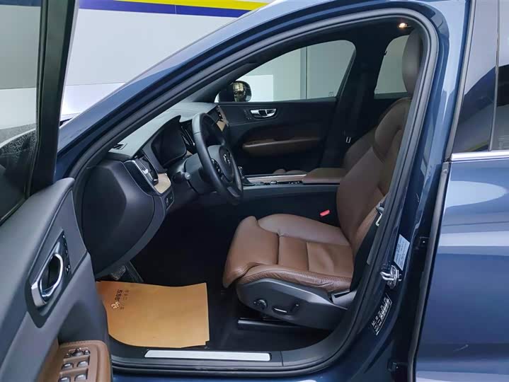 Фото 9 - Volvo XC60