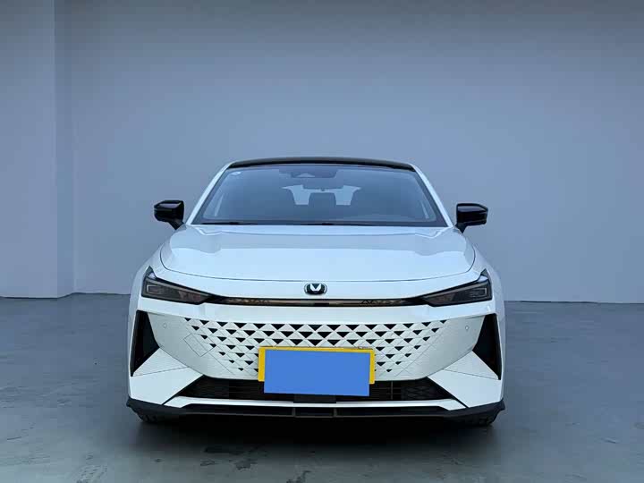 Фото 2 - Changan UNI-V Hybrid