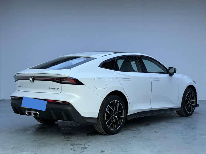 Фото 4 - Changan UNI-V Hybrid