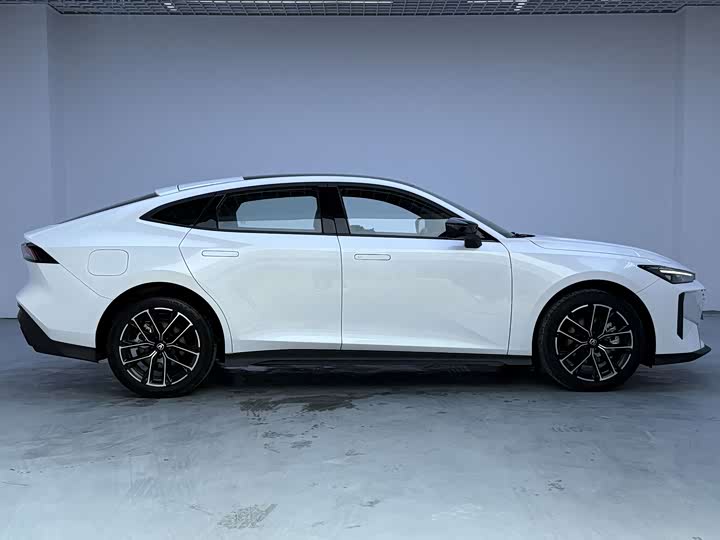 Фото 8 - Changan UNI-V Hybrid