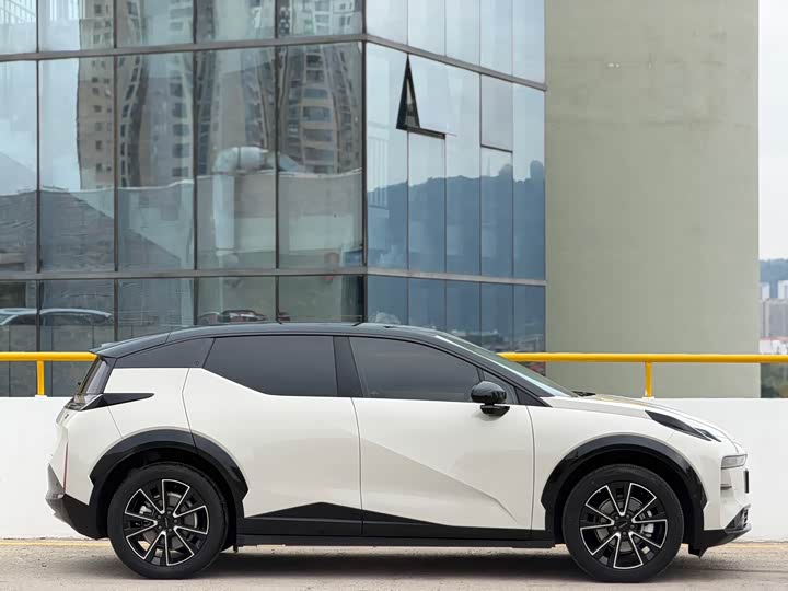 Фото 8 - Zeekr X