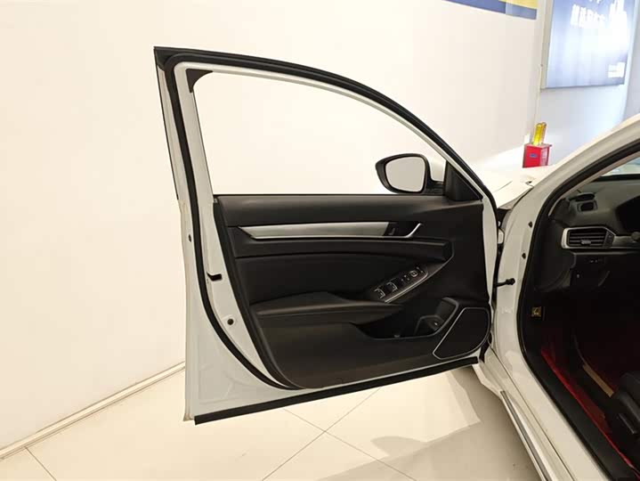 Фото 7 - Honda Accord