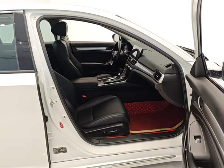 Фото 8 - Honda Accord