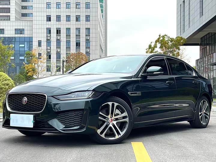 Фото 1 - Jaguar XE L