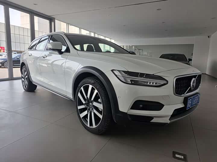 Фото 2 - Volvo V90