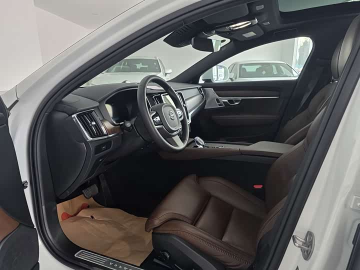 Фото 6 - Volvo V90