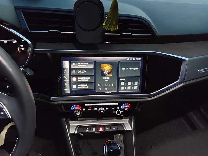 Фото 6 - Audi Q3