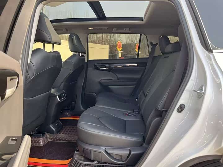 Фото 6 - Toyota Highlander