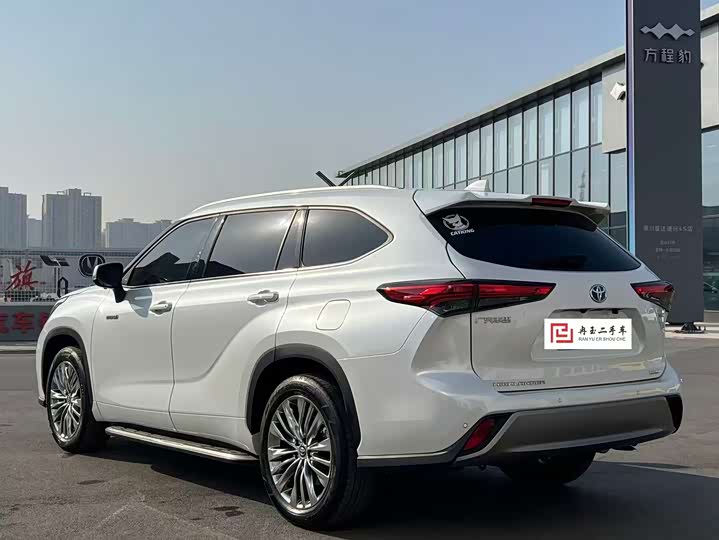 Фото 9 - Toyota Highlander