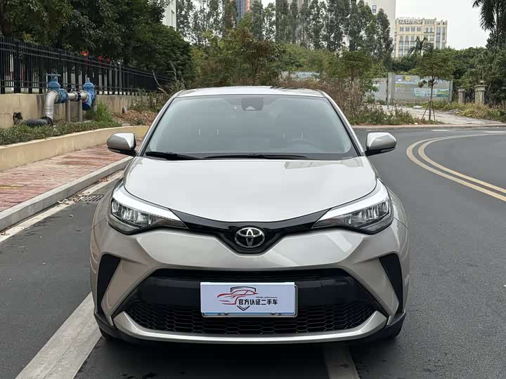 Фото 2 - Toyota C-HR