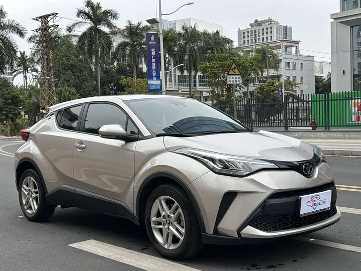 Фото 3 - Toyota C-HR
