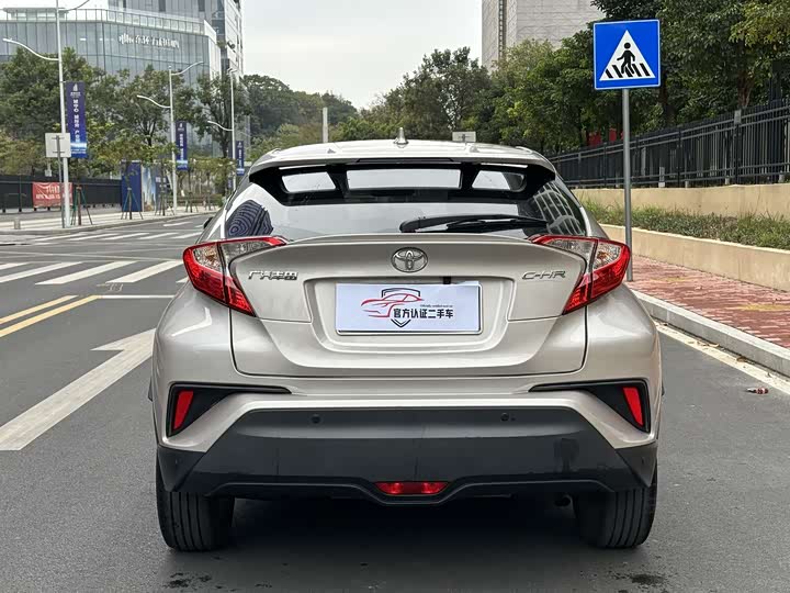 Фото 5 - Toyota C-HR