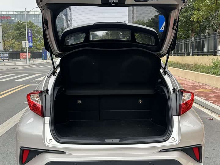 Фото 7 - Toyota C-HR