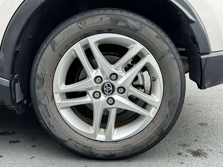 Фото 8 - Toyota C-HR