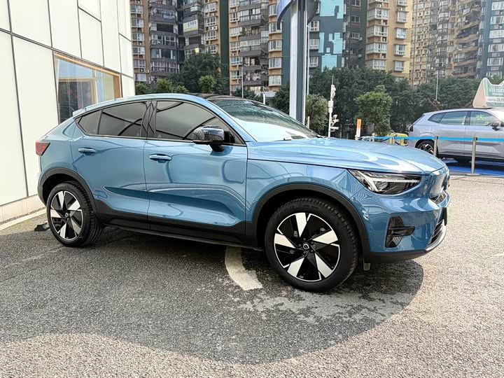 Фото 4 - Volvo C40