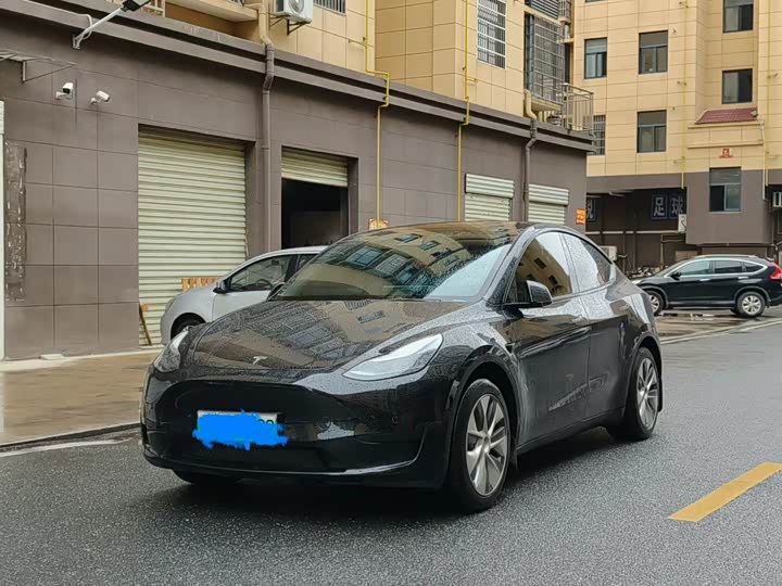 Фото 1 - Tesla Model Y