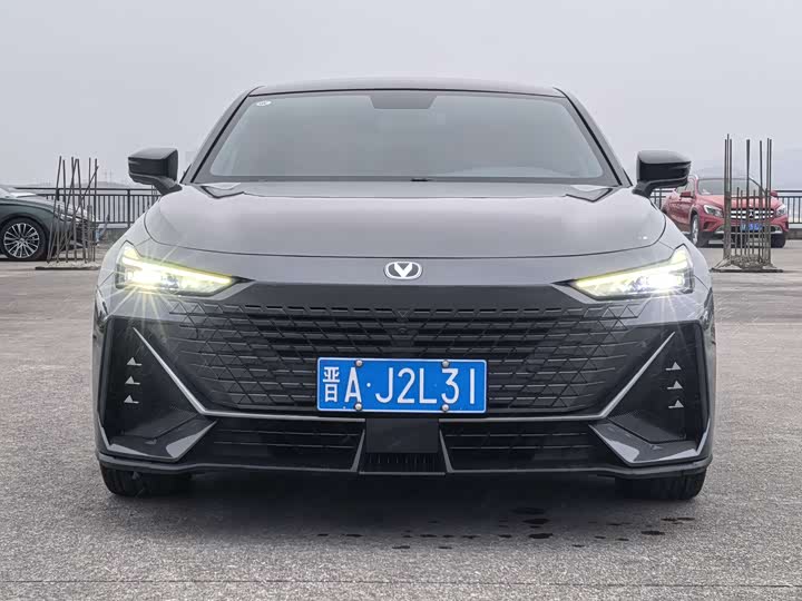 Фото 2 - Changan UNI-V