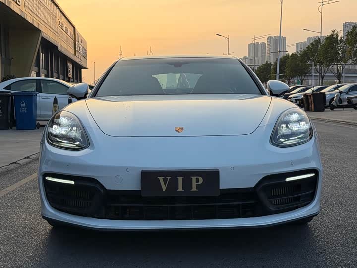 Фото 2 - Porsche Panamera