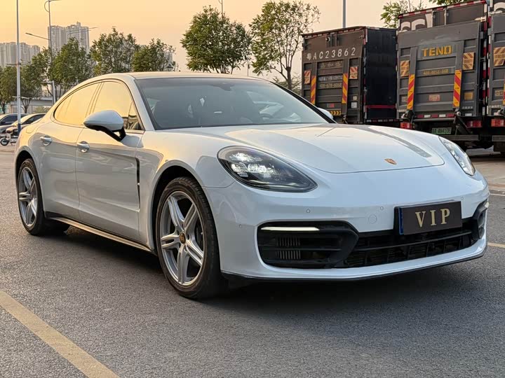 Фото 3 - Porsche Panamera