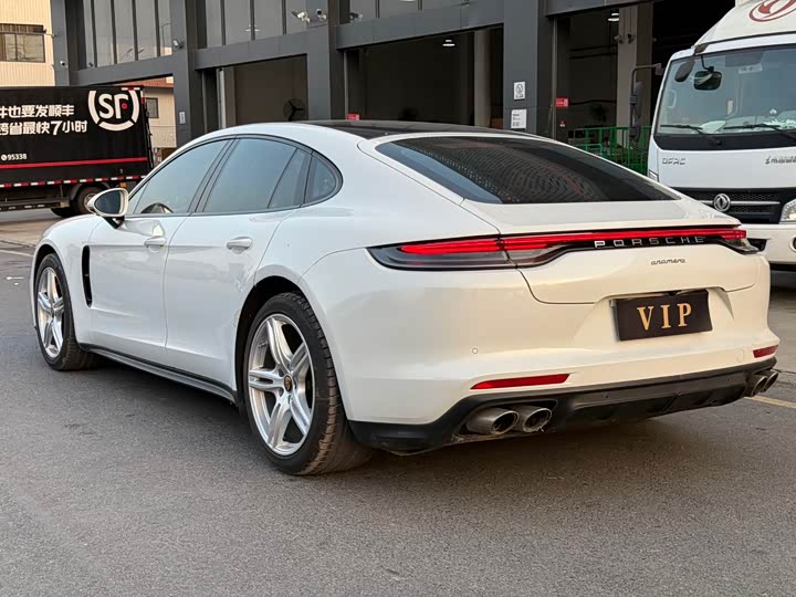 Фото 7 - Porsche Panamera