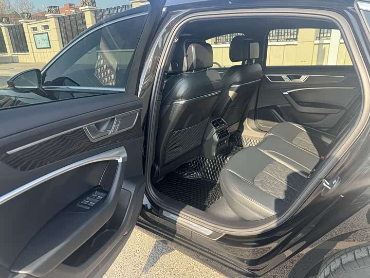 Фото 6 - Audi A6L